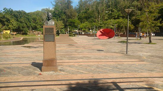Busto do Doutor Octávio de Moura Andrade